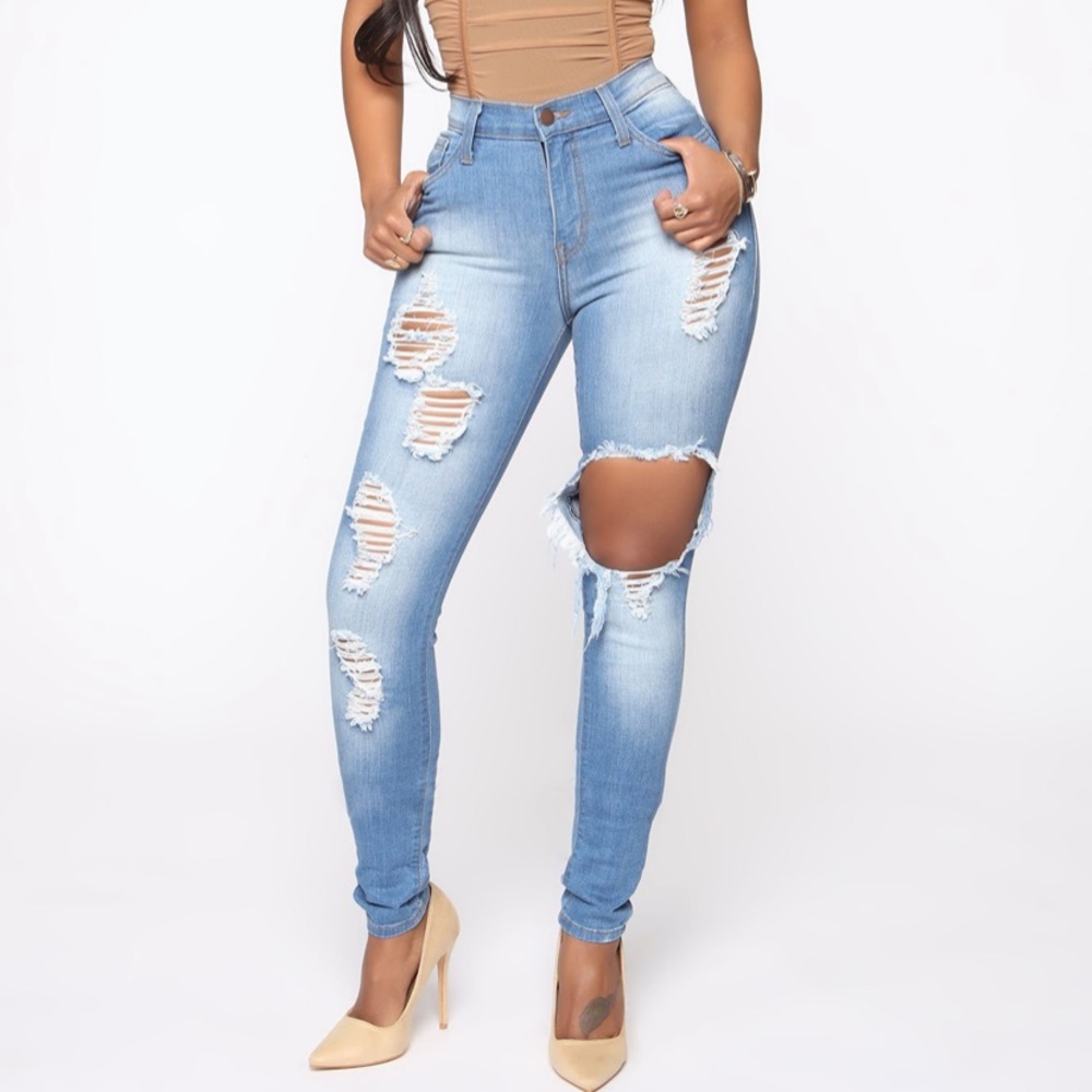 FASHION NOVA RIPPED SKINNY JEANS